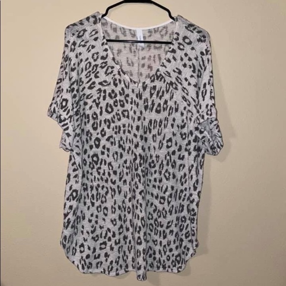 Honey Me snow leopard top, size large - Picture 2 of 2